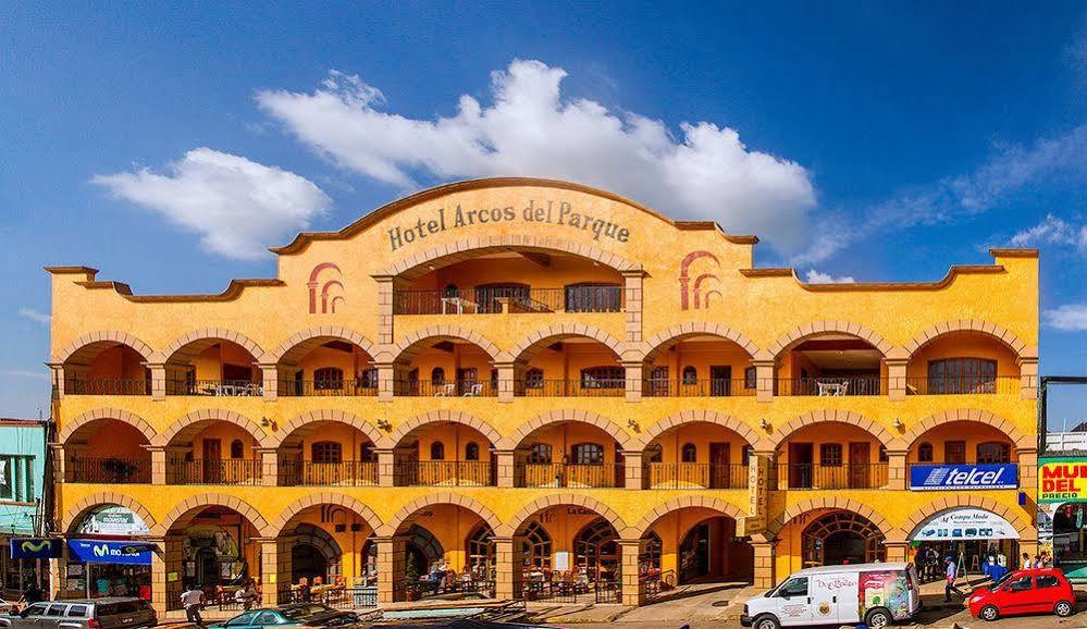Hotel Arcos Del Parque Акаюкан Экстерьер фото